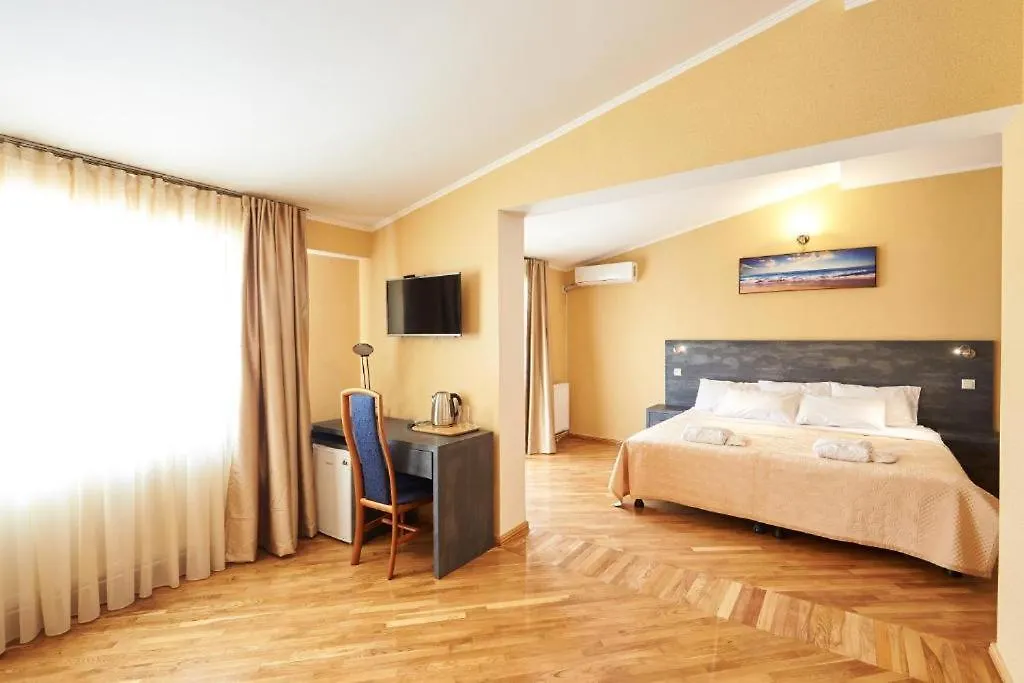 The Hilltop Skyline Hotel Тбилиси 4*,