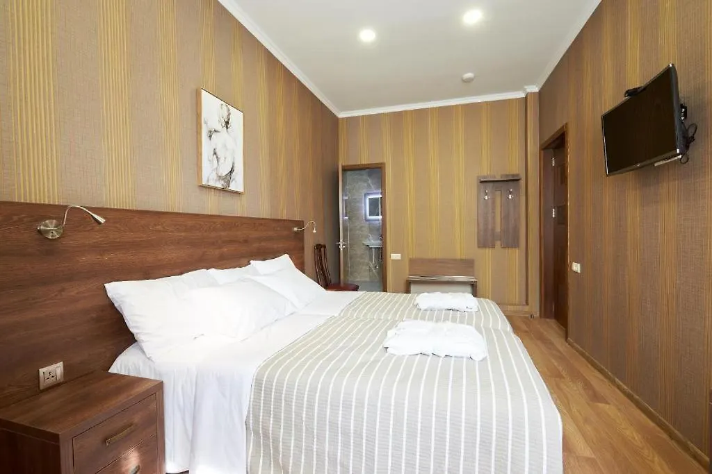 The Hilltop Skyline Hotel Тбилиси