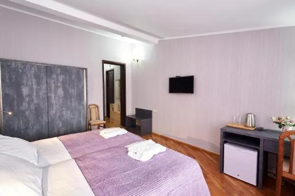 The Hilltop Skyline Hotel Тбилиси